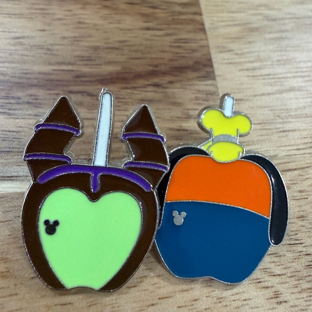 Disney Hidden Mickey Apple Pins Lot (2) – Maleficent & Goofy – 2017